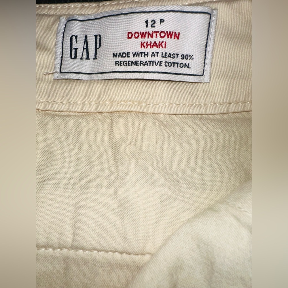 Gap Woman’s Downtown Khaki Petite Pants - Picture 4 of 11